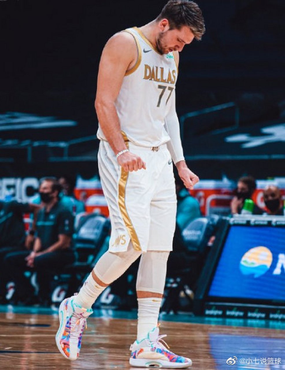 爱游戏官网-那不勒斯发布备战花絮，赛后官宣签约，NBA季后赛任务艰巨，赛程密集仍需轮换的简单介绍